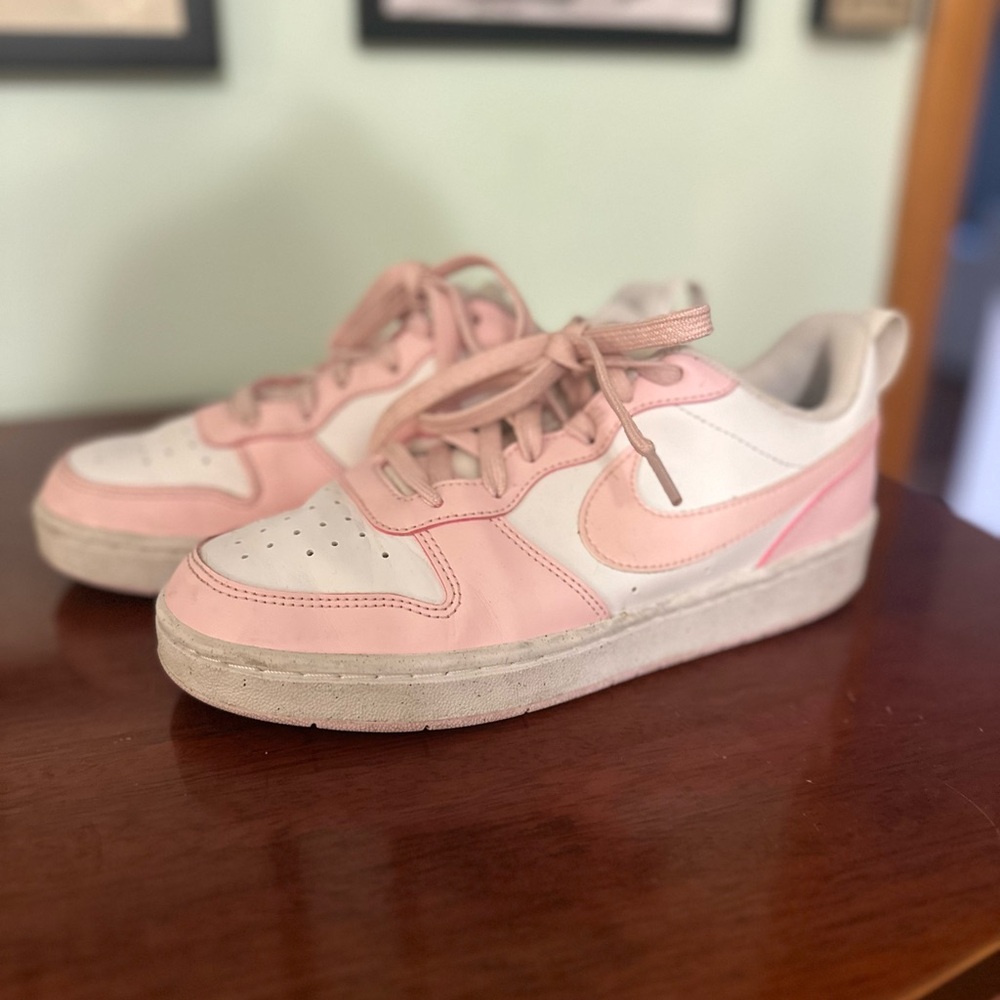 Nike sneakers 7.5